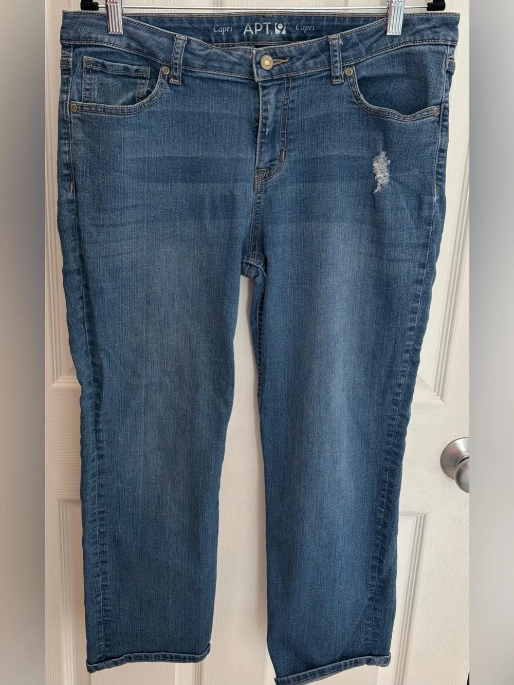 Jeans Capri’s Apt. 9 Distressed Women’s Size 14